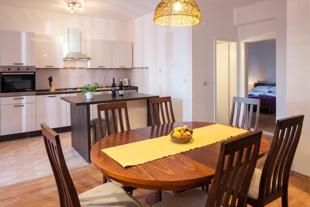 Apartments Fiona - Away From City Crowds Makarska Rom bilde